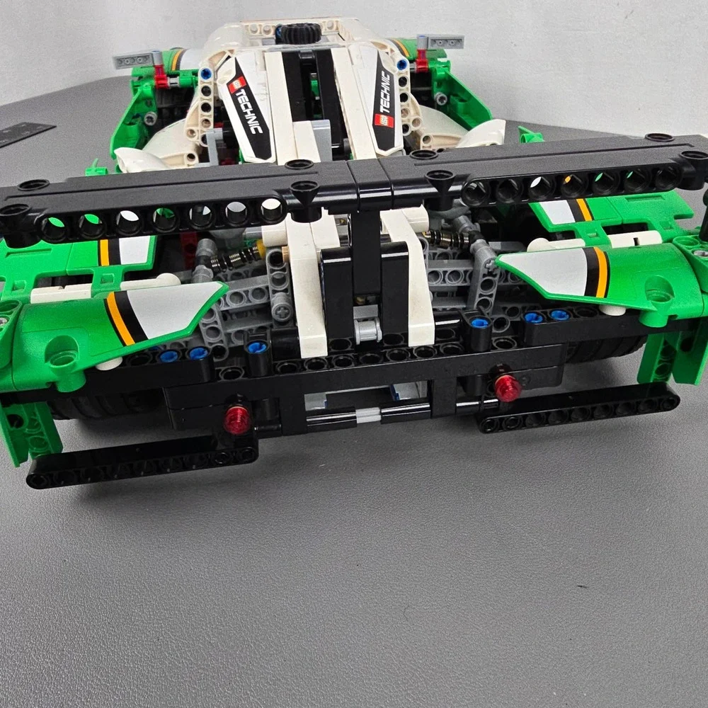 LEGO Technic 24 Hours Race Car 42039 Green White V8 Engine 2-in-1 Model